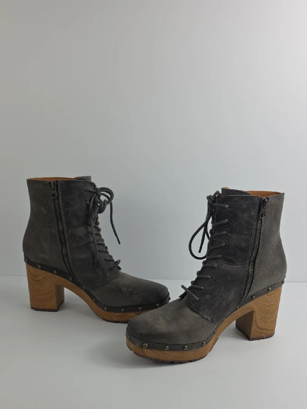 Kork-Ease Sherborn‎ Dark Grey Burnished Leather Women's Booties Size 10.